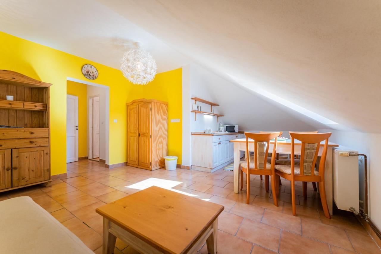 Penzion U Babky Bylinkarky Kutna Hora Bagian luar foto