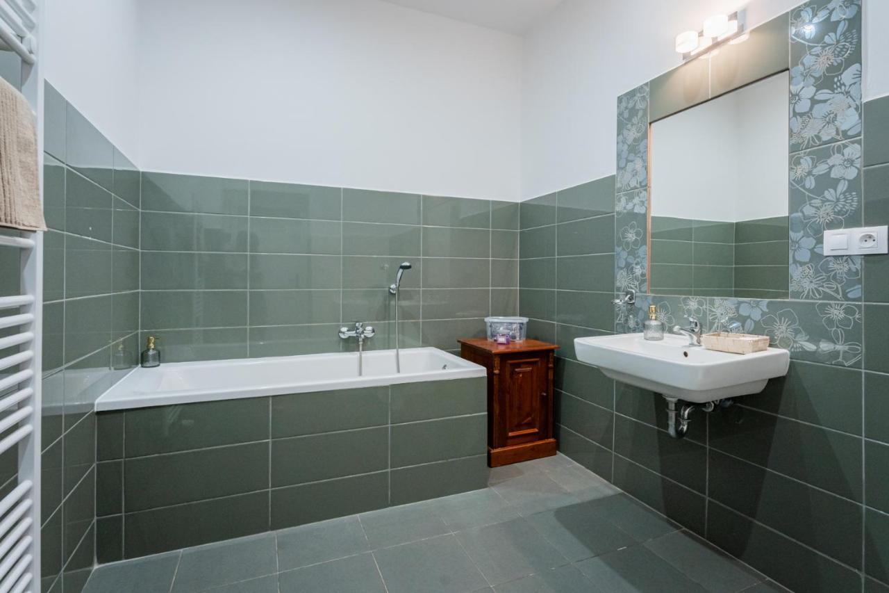 Penzion U Babky Bylinkarky Kutna Hora Bagian luar foto